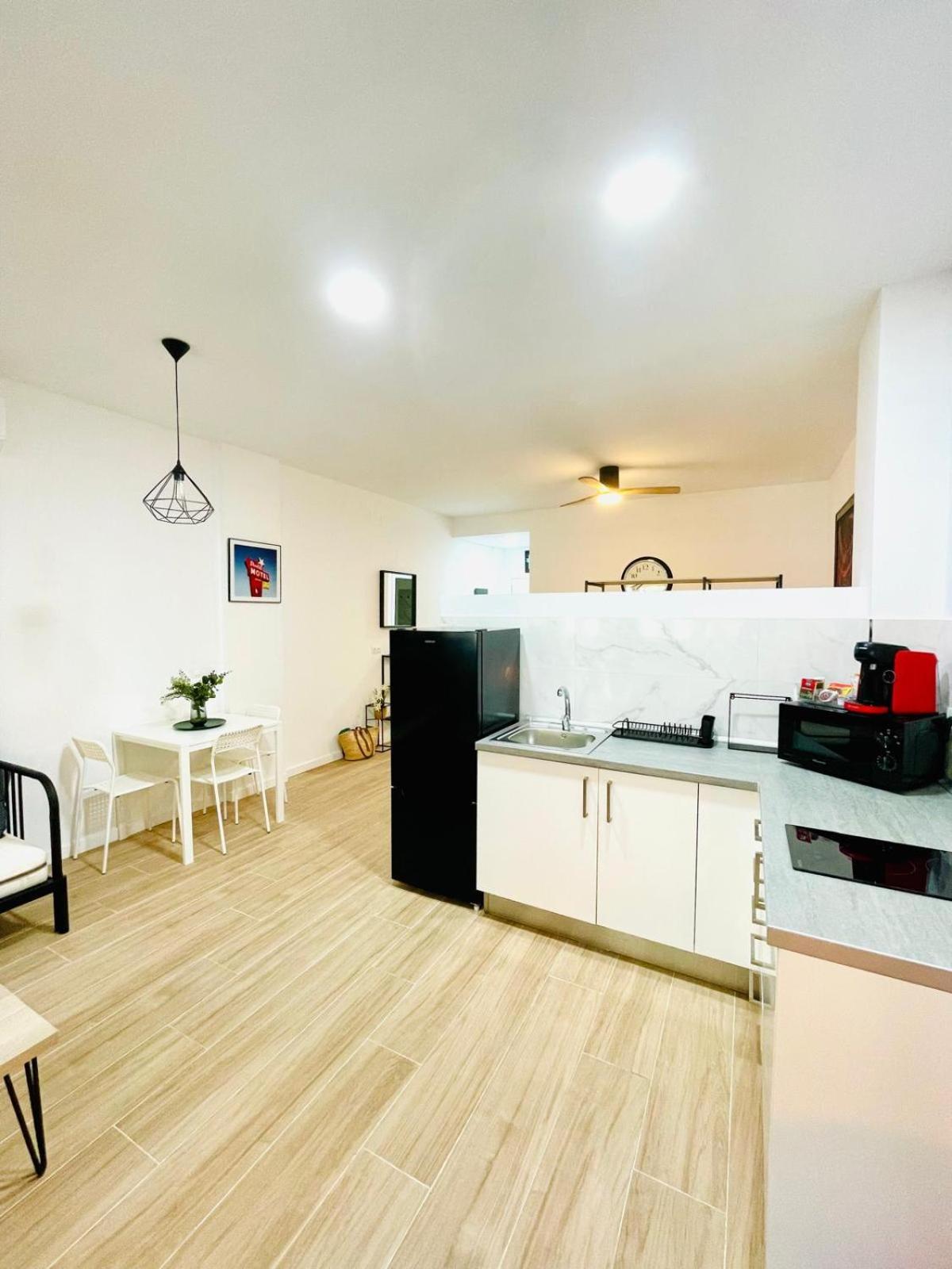 Completo Y Bello Apartamento En Malaga Bagian luar foto