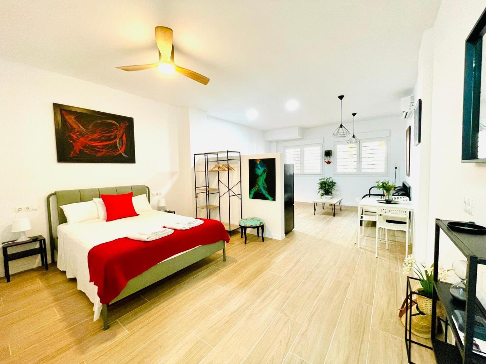 Completo Y Bello Apartamento En Malaga Bagian luar foto